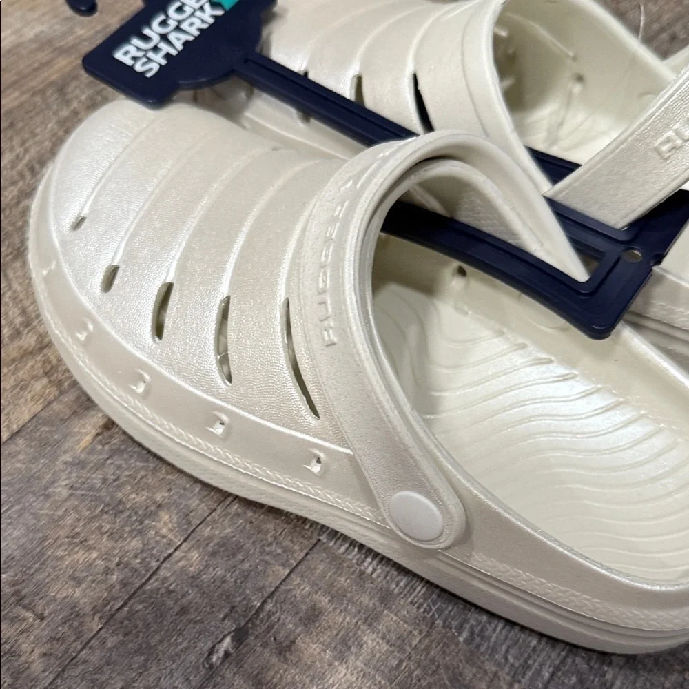 Rugged Shark Kids white Clogs